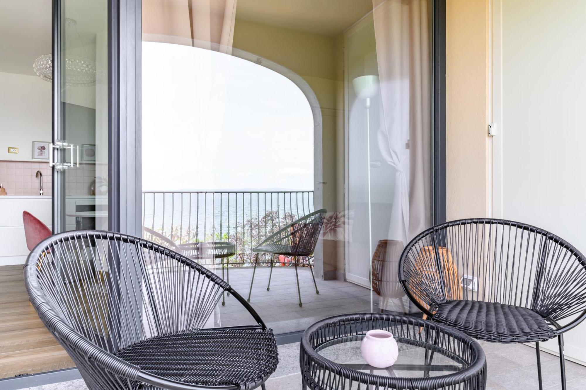 Casa Vacanze Maddalena - Palazzetto Sul Lago - Diamante Rosa Marta Exterior photo
